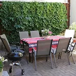 Landeskrone Fuer 10 Personen Mit Sauna, Terrasse, Inkl Parkplatz In בית נופש
