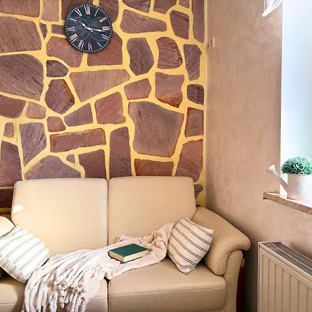 Landeskrone Fuer 10 Personen Mit Sauna, Terrasse, Inkl Parkplatz In בית נופש