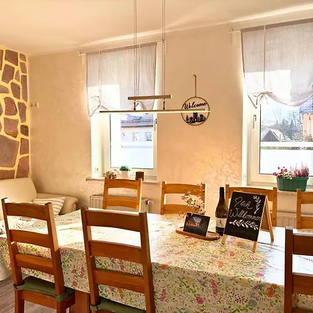 Tatil Evi Landeskrone Fuer 10 Personen Mit Sauna, Terrasse, Inkl Parkplatz In