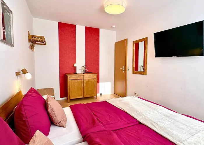 Landeskrone Fuer 10 Personen Mit Sauna, Terrasse, Inkl Parkplatz In בית נופש דרזדן