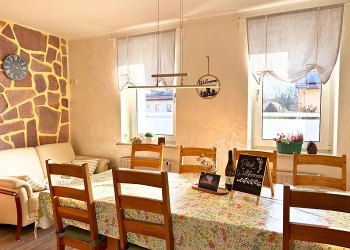 בית נופש Landeskrone Fuer 10 Personen Mit Sauna, Terrasse, Inkl Parkplatz In