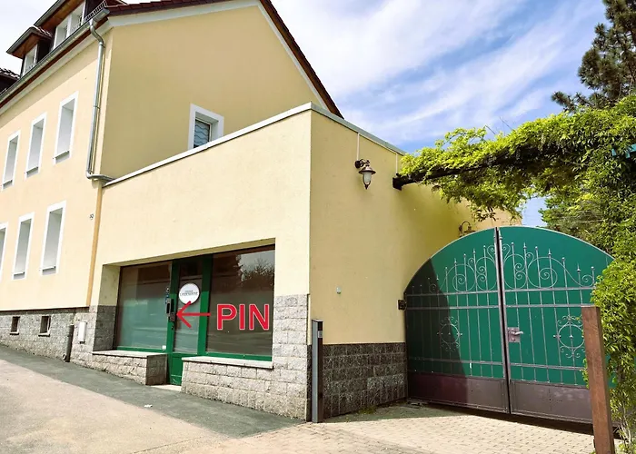 Landeskrone Fuer 10 Personen Mit Sauna, Terrasse, Inkl Parkplatz In *