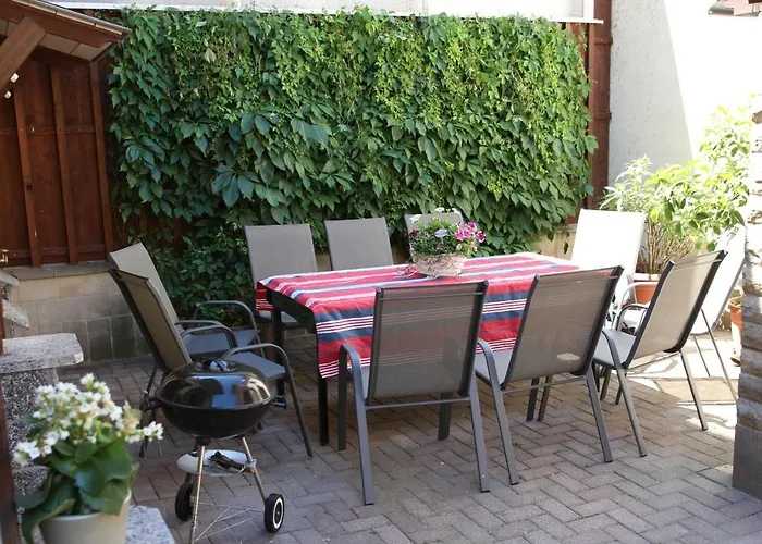 Landeskrone Fuer 10 Personen Mit Sauna, Terrasse, Inkl Parkplatz In בית נופש