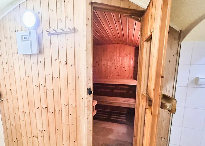Landeskrone Fuer 10 Personen Mit Sauna, Terrasse, Inkl Parkplatz In Prázdninový dům