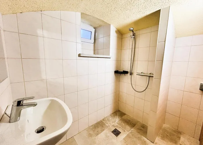 Landeskrone Fuer 10 Personen Mit Sauna, Terrasse, Inkl Parkplatz In *